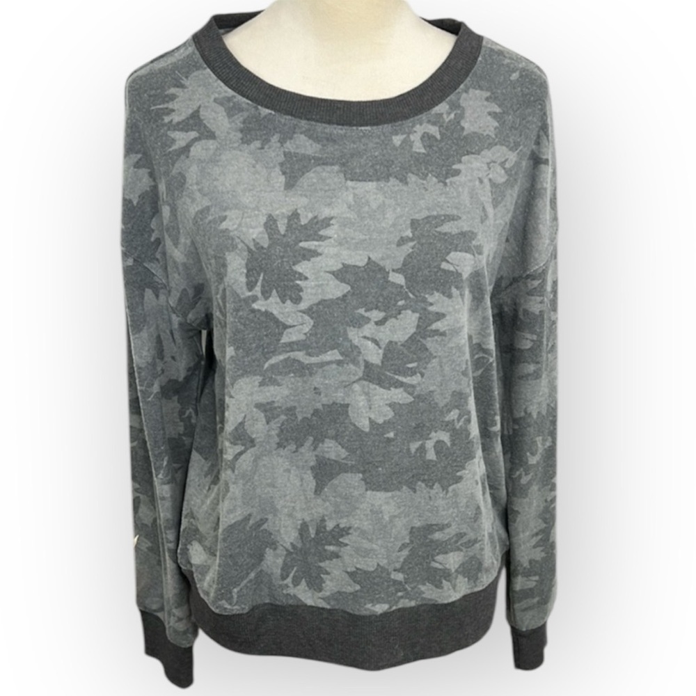 Splendid Women's Leaf Camo Crewneck Sweatshirt Gray Size S Casual Long Sleeve